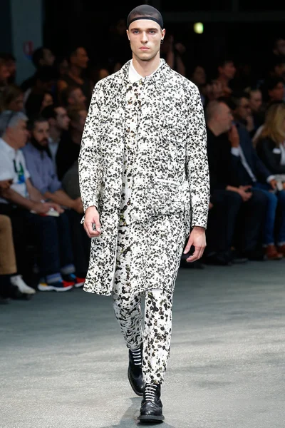 Look 9